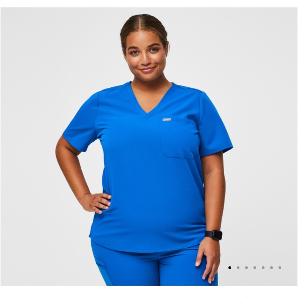 FIGS Caterina one pocket scrub top